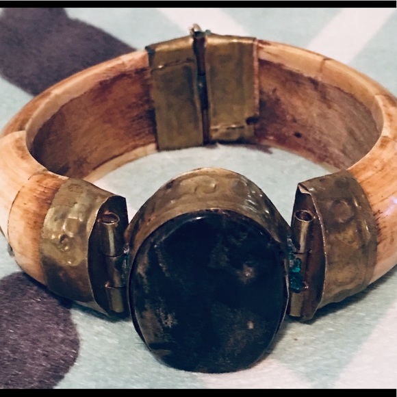 Vintage Thick Wood Bangle w Lg Blue Gem & Clasp - Picture 2 of 6